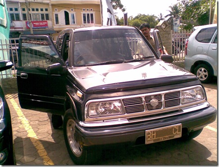  Mobil  Bekas  Jambi SUZUKI  ESCUDO  NOMADE TH 2000  SUDAH 